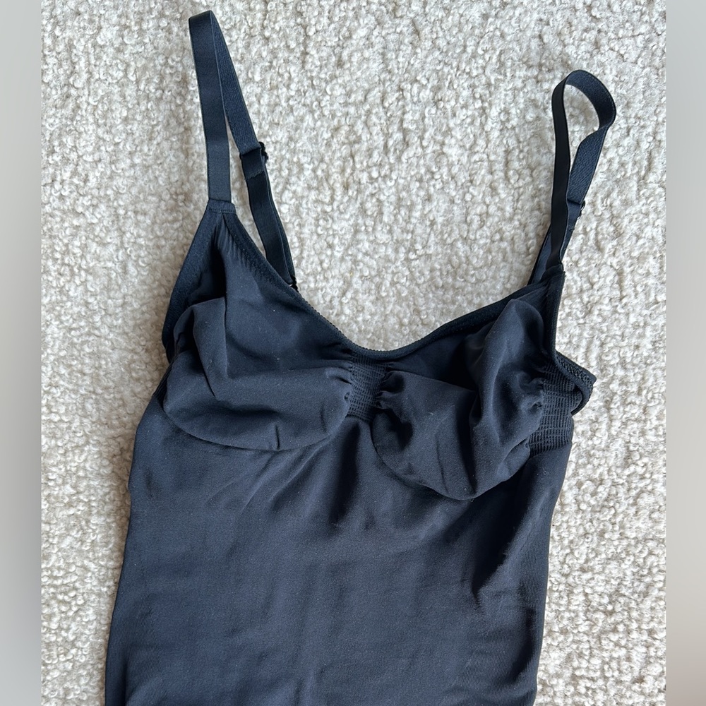 Skims seamless sculpting mid thigh bodysuit - Picture 3 of 4